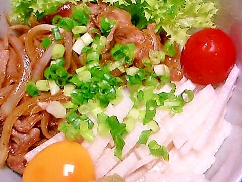 卵黄とわさびで和えて　豚肉山芋丼